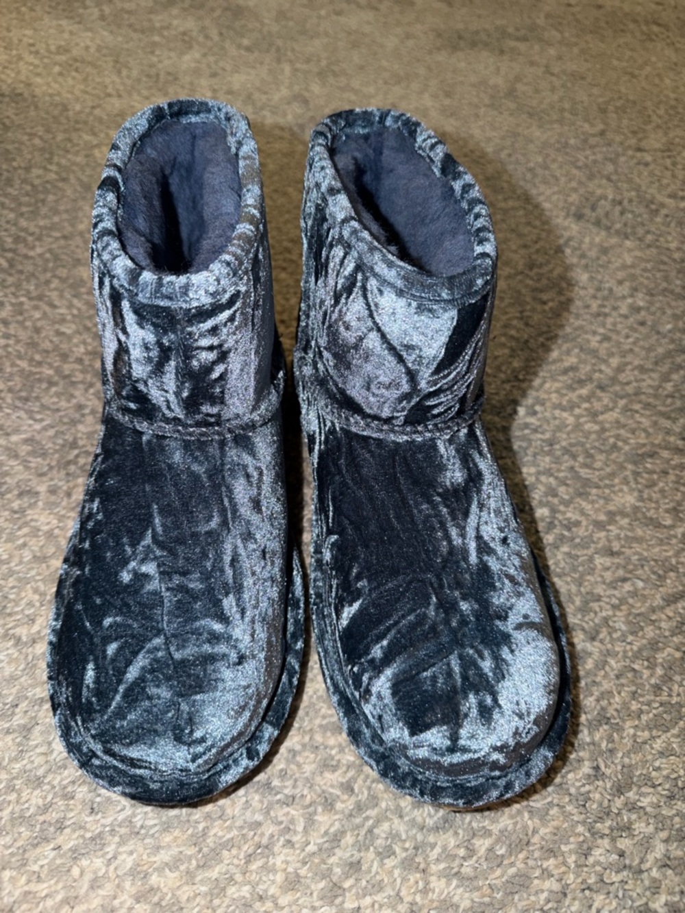 UGG Crushed Velvet Classic Mini Boots RARE - Picture 2 of 8